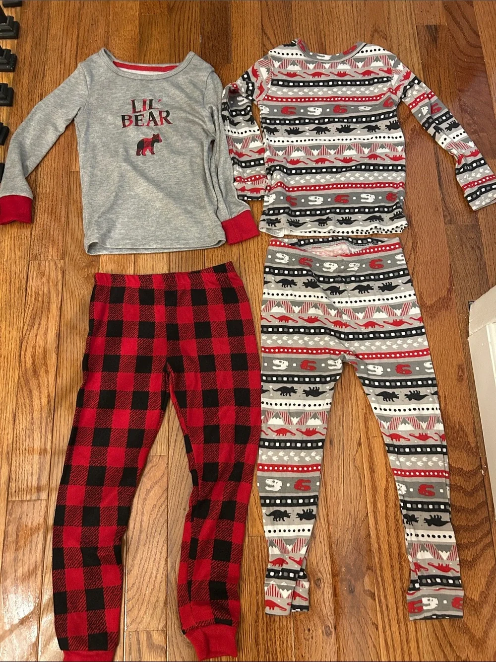 Set of Holiday Pajamas set-4T